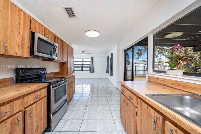 Foto del edificio - 6622 SW 148th Pl