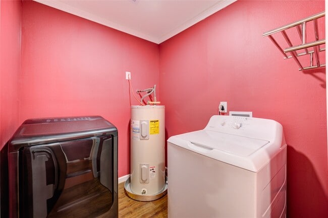 Building Photo - 303 Shady Glen Ln