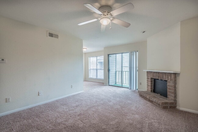 16111 ASPENGLEN DR #206 - Beautiful 2 Bedroom, 2 Bath with Pool View! - 16111 ASPENGLEN DR #206 - Beautiful 2 Bedroom, 2 Bath with Pool View! Apartment
