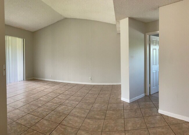 Foto del edificio - Limited Time Pricing! Move in by Sept 12 g...