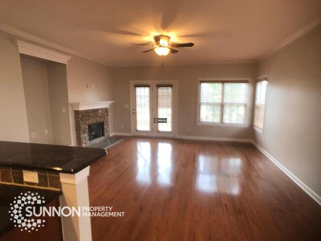 Building Photo - Gorgeous 4 BR 3 BA + Bonus in Winding Walk