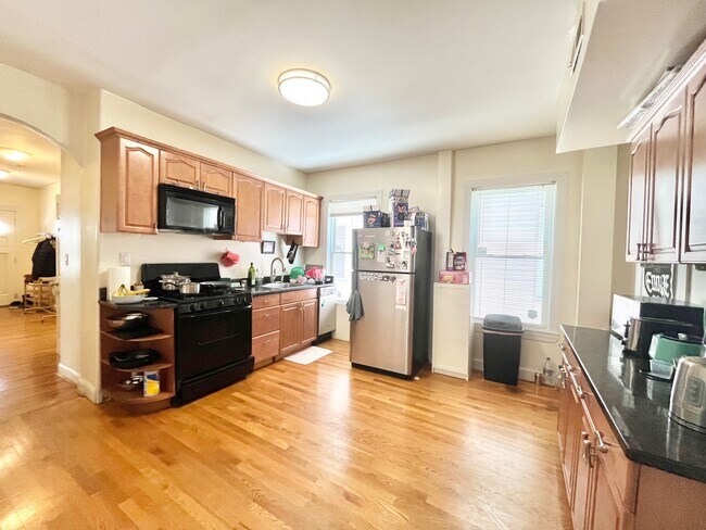 Building Photo - 6 Germania St