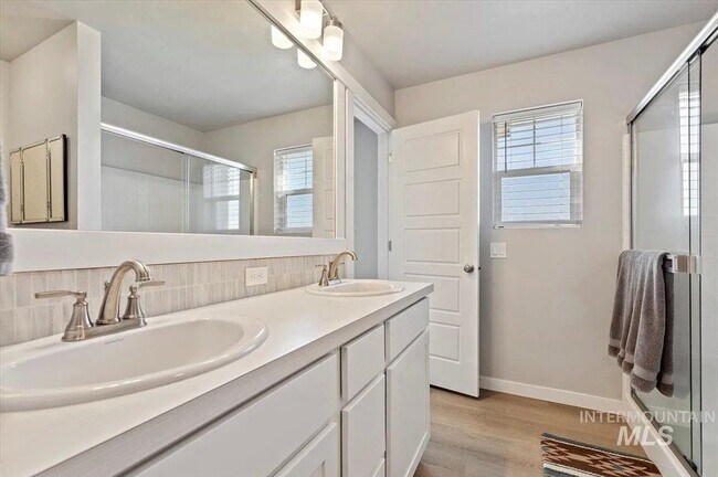 Foto del edificio - 5668 W Stadium Ln