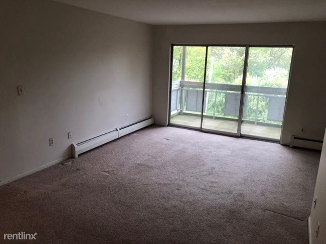 Building Photo - 1 br, 1 bath Apartment - 259 Oakville Ave