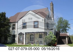 Building Photo - 396 Davis Rd