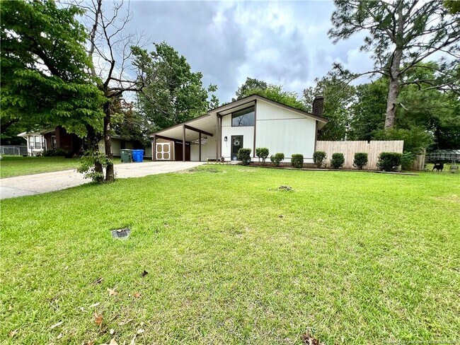 Foto del edificio - 5728 McDougal Dr