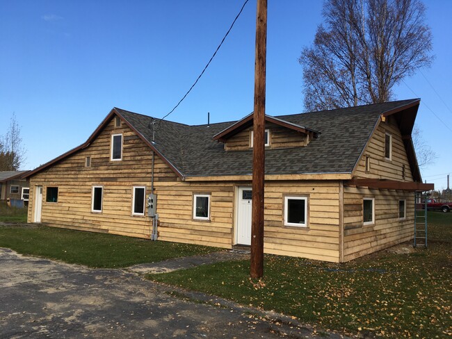 Building Photo - 3065 H and H Ln