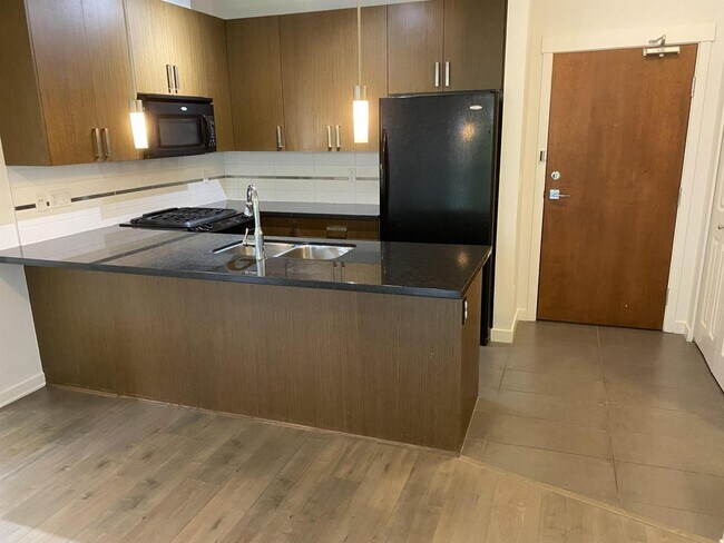 Photo du bâtiment - 15988-15926 26 Ave