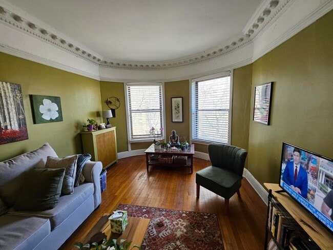 Foto del edificio - 817 W Belle Plaine Ave
