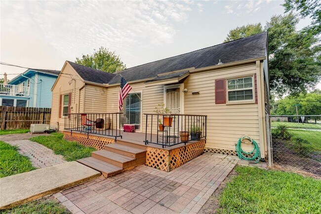 Building Photo - 6901 Van Etten St