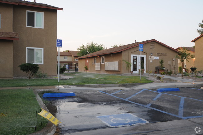 Building Photo - Desert Breeze Villas