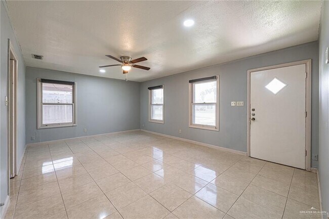 Foto del edificio - 105 W Davis St