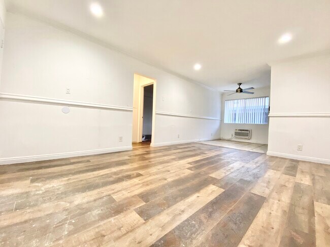 Foto del edificio - 10839 Morrison St North Hollywood, CA 91601