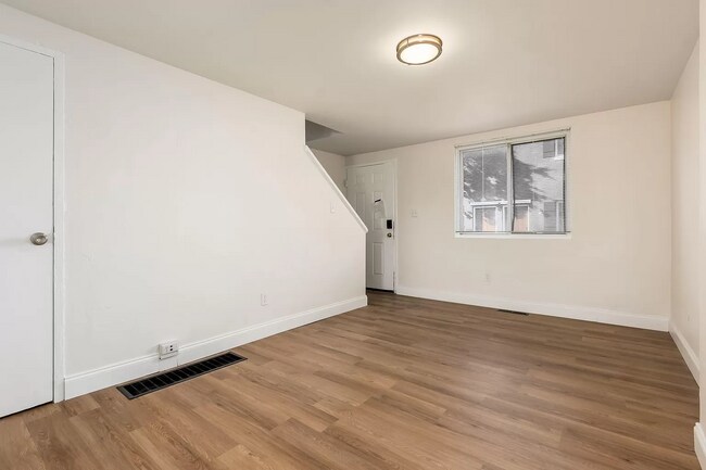 Foto del edificio - 835 E Mithoff St