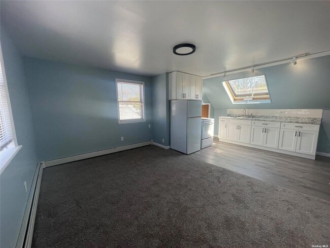 Building Photo - 15 Copiague Pl