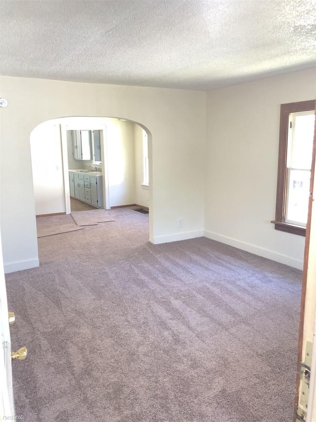Building Photo - 2 br, 1 bath House - 225 W Maple St
