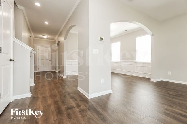 Building Photo - 213 Sugarberry Ln