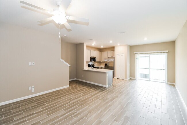 Foto del edificio - 620 Cherry Ridge Dr
