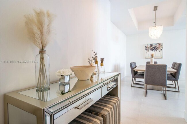 Foto del edificio - 15811 Collins Ave