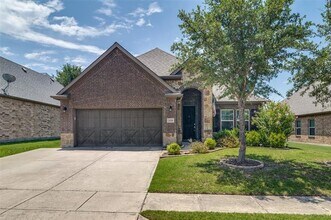Building Photo - 2520 Sabine Cir