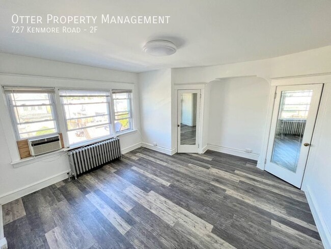 Building Photo - 727 Kenmore Rd