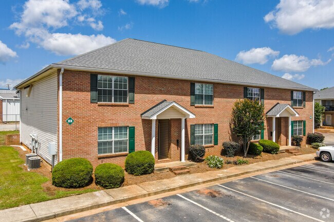 Foto del edificio - High Grove Apartments