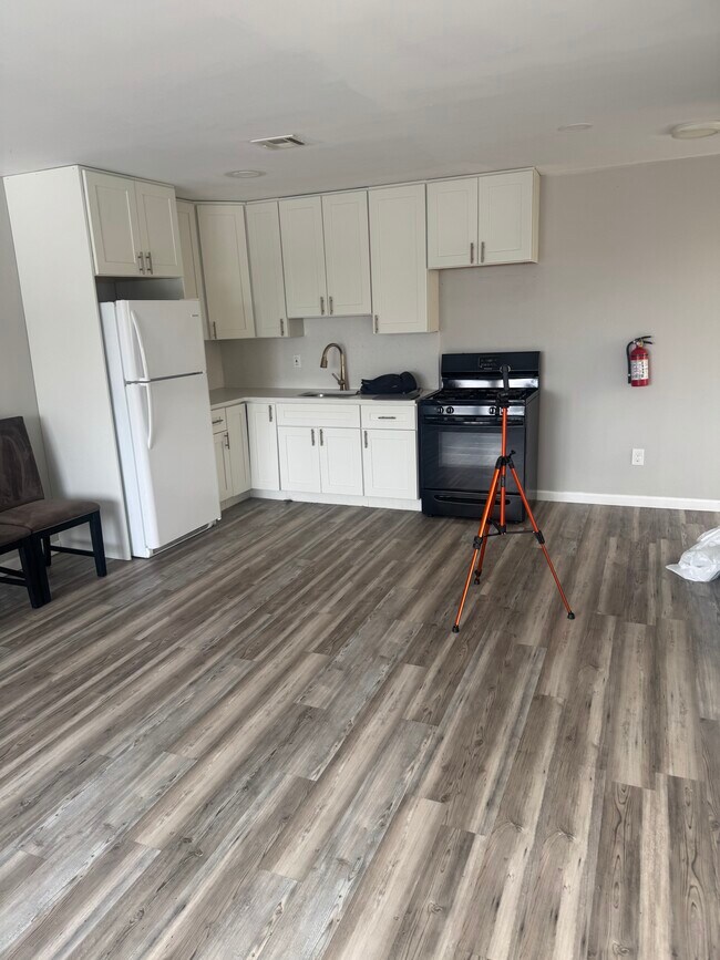 Building Photo - 33 Cliff St