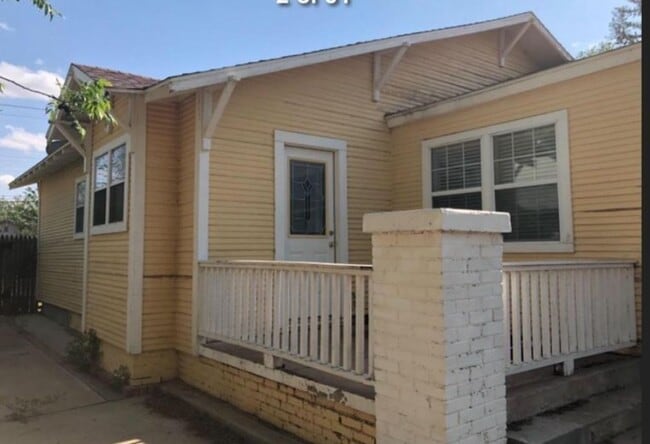 Building Photo - Chic Overton Neighborhood home