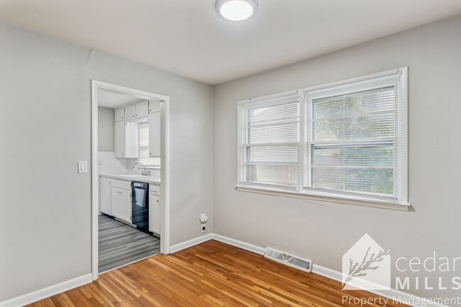Building Photo - Very Large 3 Bedroom Home, All One Level!