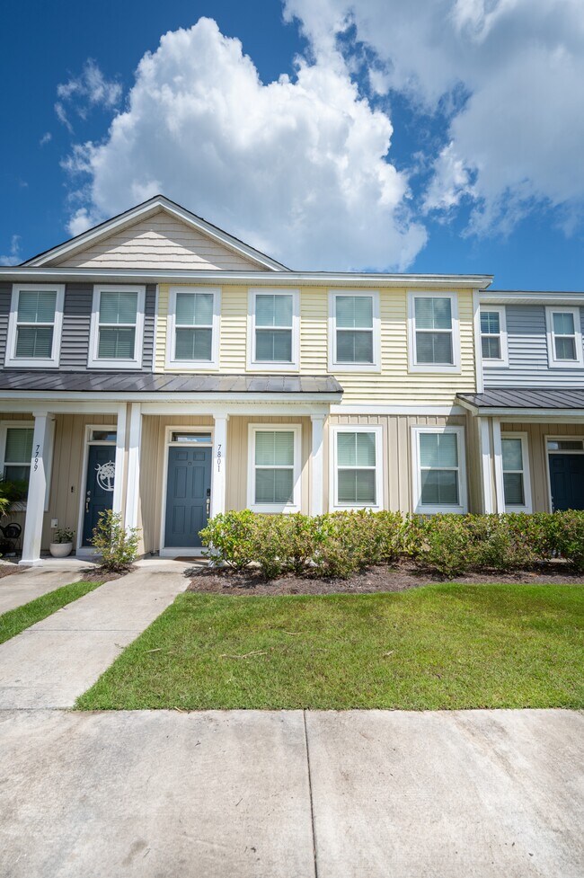 Foto del edificio - 7801 Montview Rd