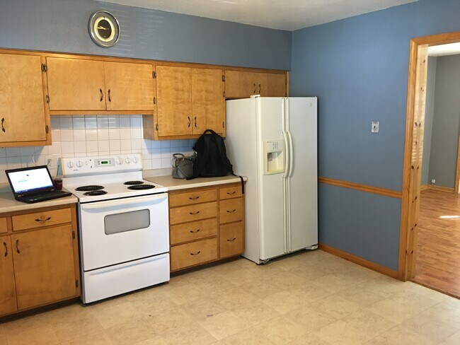 Building Photo - Very nice 2 bedroom 1 bath home with detac...