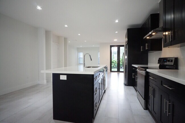 Building Photo - 341 Bella Sol Way