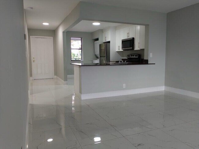 Building Photo - 4861 Arjaro Dr