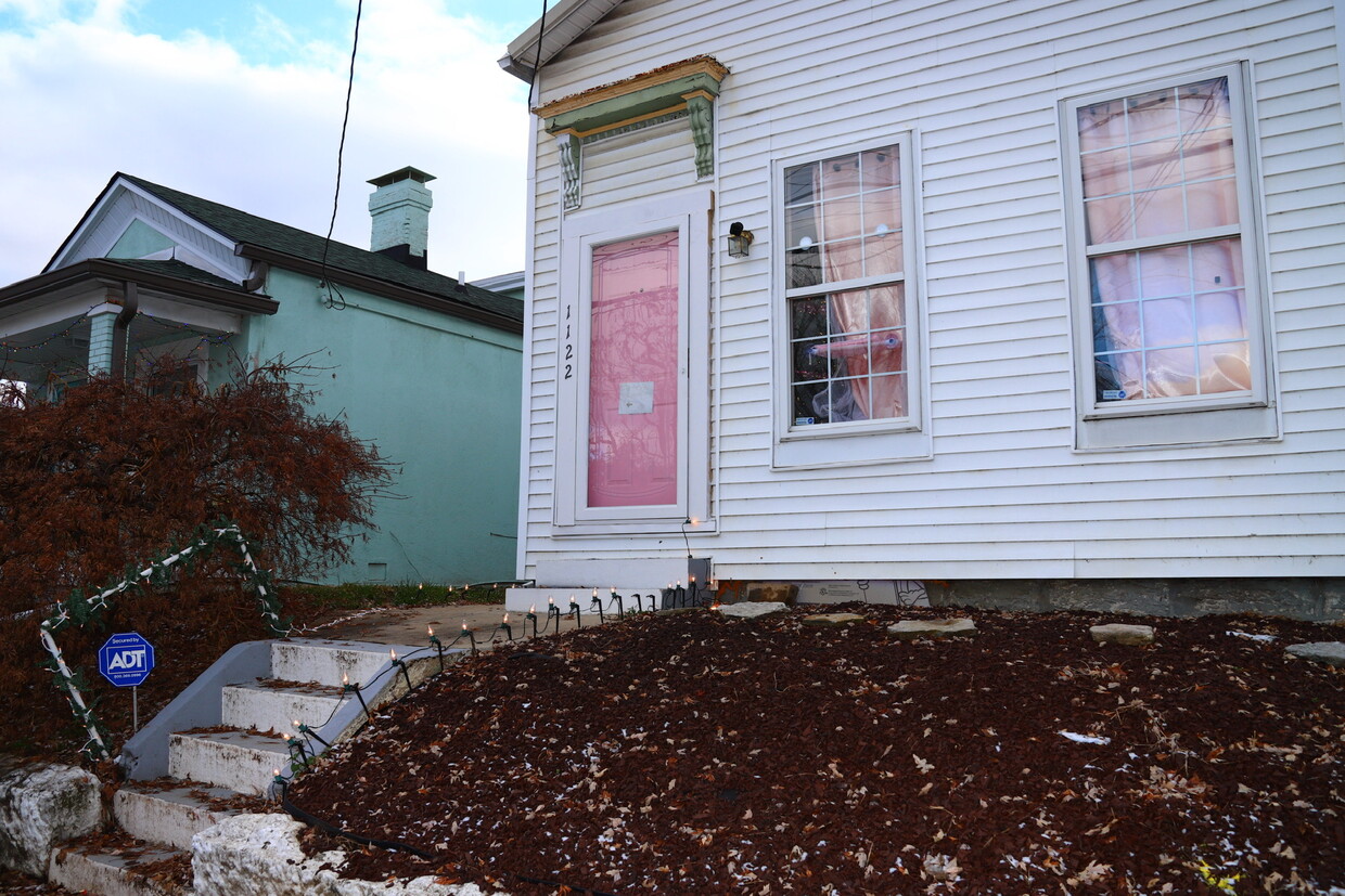 Primary Photo - 1122 Goss Ave