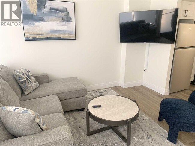 Photo du bâtiment - 1233 University Ave W