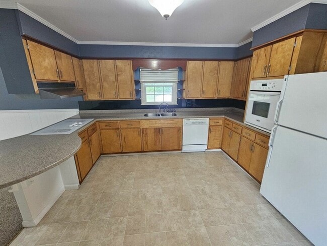 Building Photo - 985 Melrose Dr