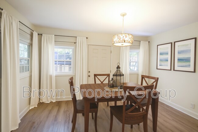 Foto del edificio - 3022 Cliffdale Rd