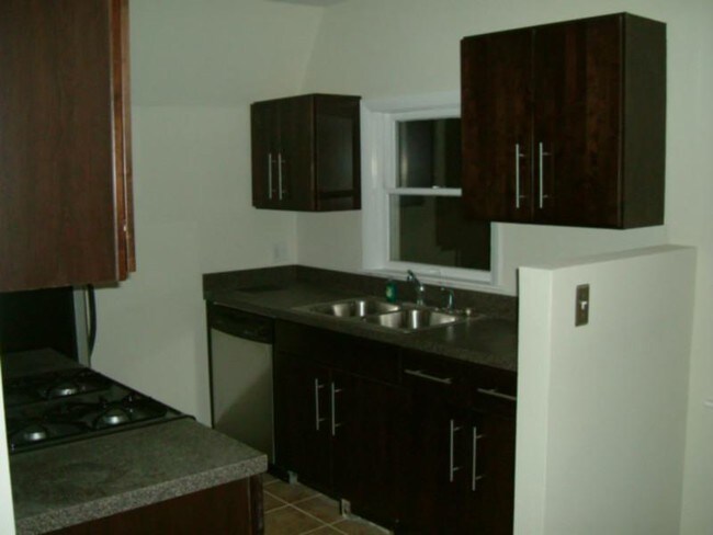 Building Photo - 839 Parker St