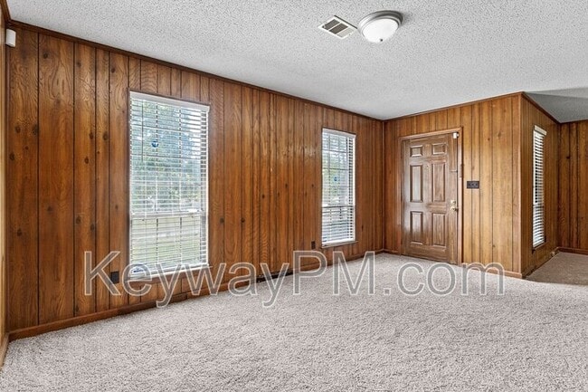 Building Photo - 4591 Hickory Dr