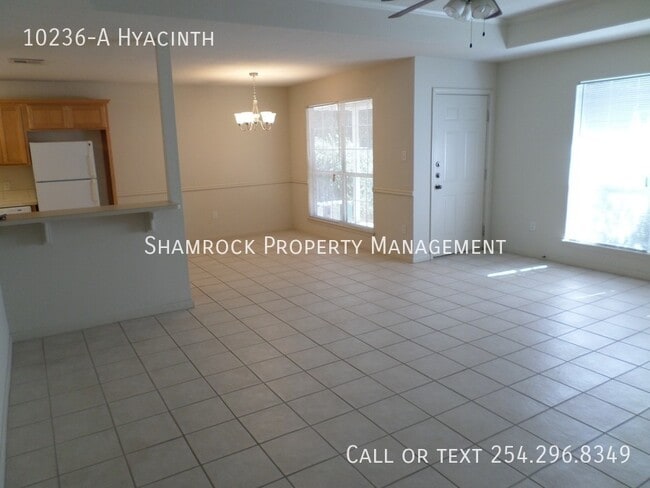 Building Photo - 3/2 Duplex in China Spring ISD