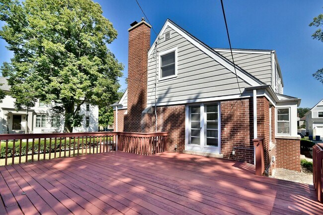Building Photo - 278 W Crescent Ave