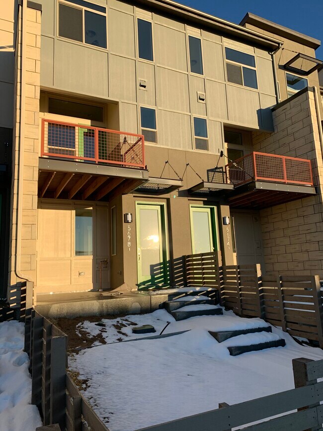 Foto del edificio - 5678 N Galena St