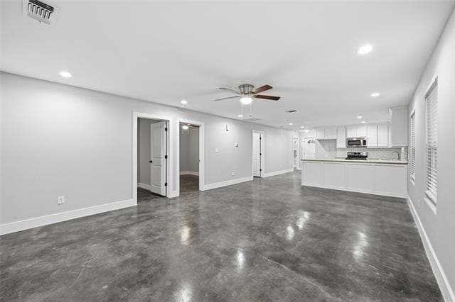 Building Photo - 607 E Day St