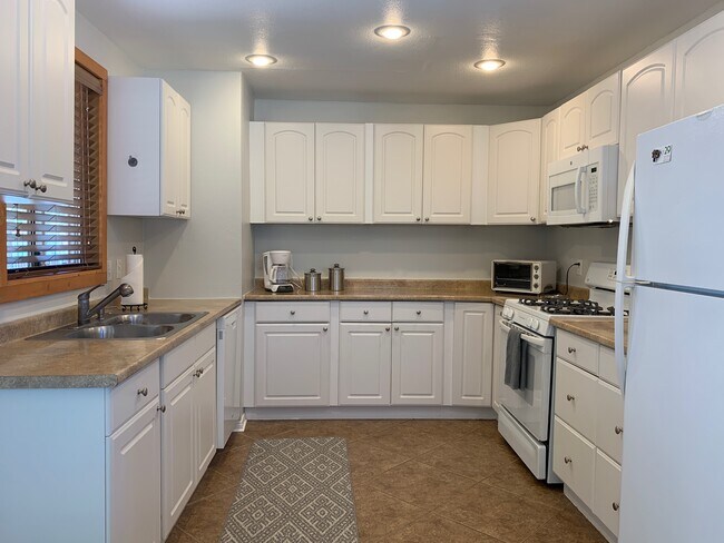 Building Photo - 6186 Chia Ave