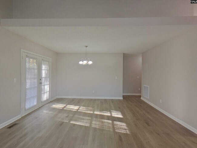 Foto del edificio - 305 Trowbridge Rd