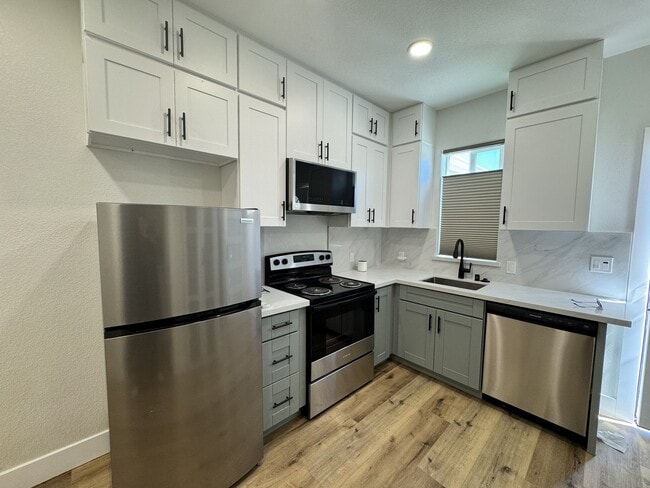 Building Photo - 1249 Center Ave