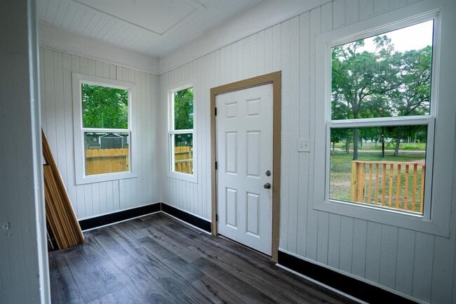 Building Photo - 689 Wilderness Trail