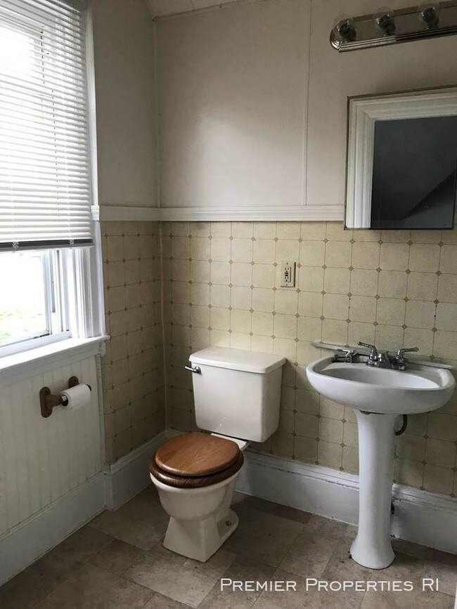 Building Photo - 1 bedroom in Cranston RI 02905