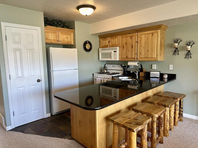 Building Photo - 3555 N Fox Run Dr