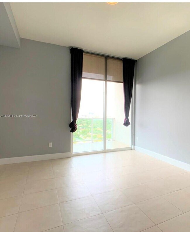 Foto del edificio - 2525 SW 3rd Ave
